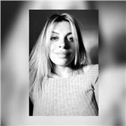 Profesora de inglés licenciada en filología inglesa y con experiencia en clases a niños y adultos